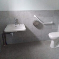 WC toilette pour personnes à mobilité réduite