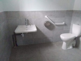 WC toilette pour personnes à mobilité réduite