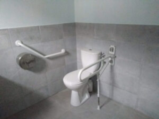 WC toilette pour personnes à mobilité réduite
